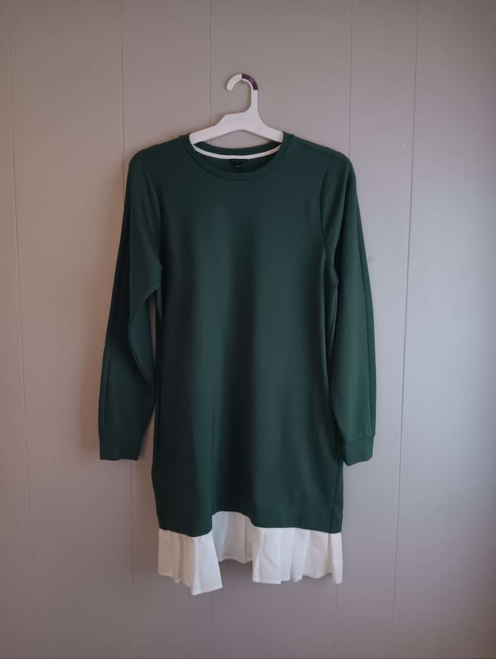 Ann Taylor Forest Green Long Sleeve Sweatshirt Dress with White Ruffle Hem Size